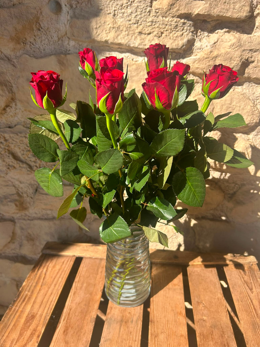Rose 'Red Ribbon' (Rot) – Der langlebige Liebes-Klassiker in kräftigem Signalrot für zeitlose Dekorationen (10er-Bund / 50 cm)